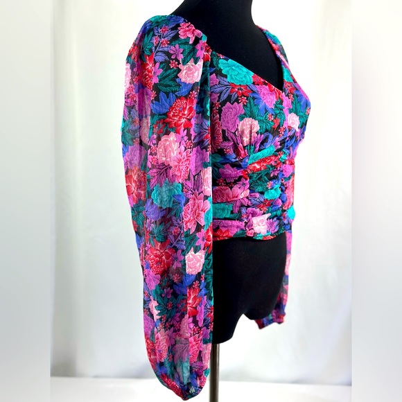 JUNIORS PUFF SLEEVE FLORAL CROP TOP - Picture 2 of 12